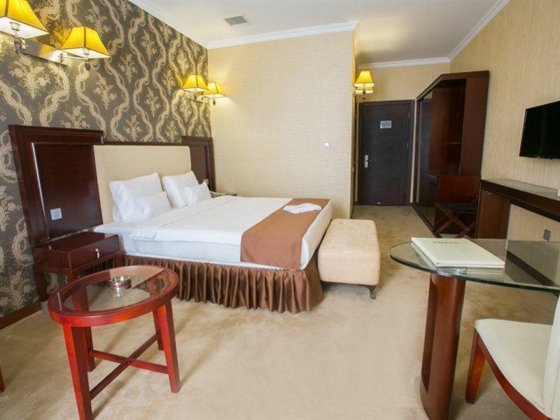 Emerald Hotel Баку Екстериор снимка